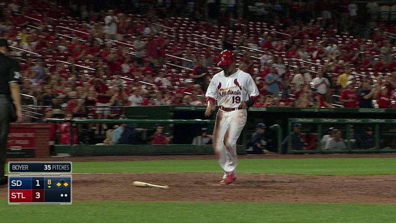 Lynn luce sólido y guía a S.L. a 3er triunfo al hilo