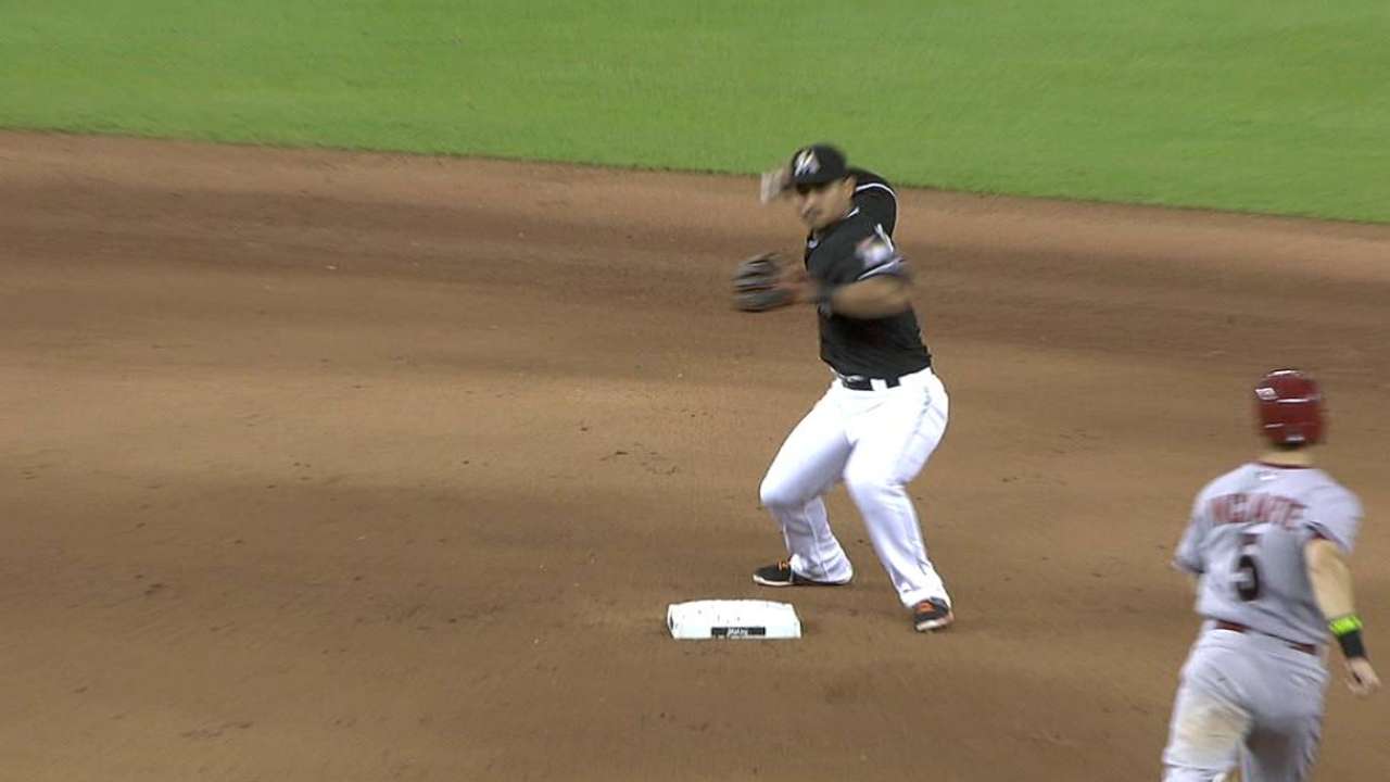 Álvarez regresa a la loma y Miami vence a D-backs