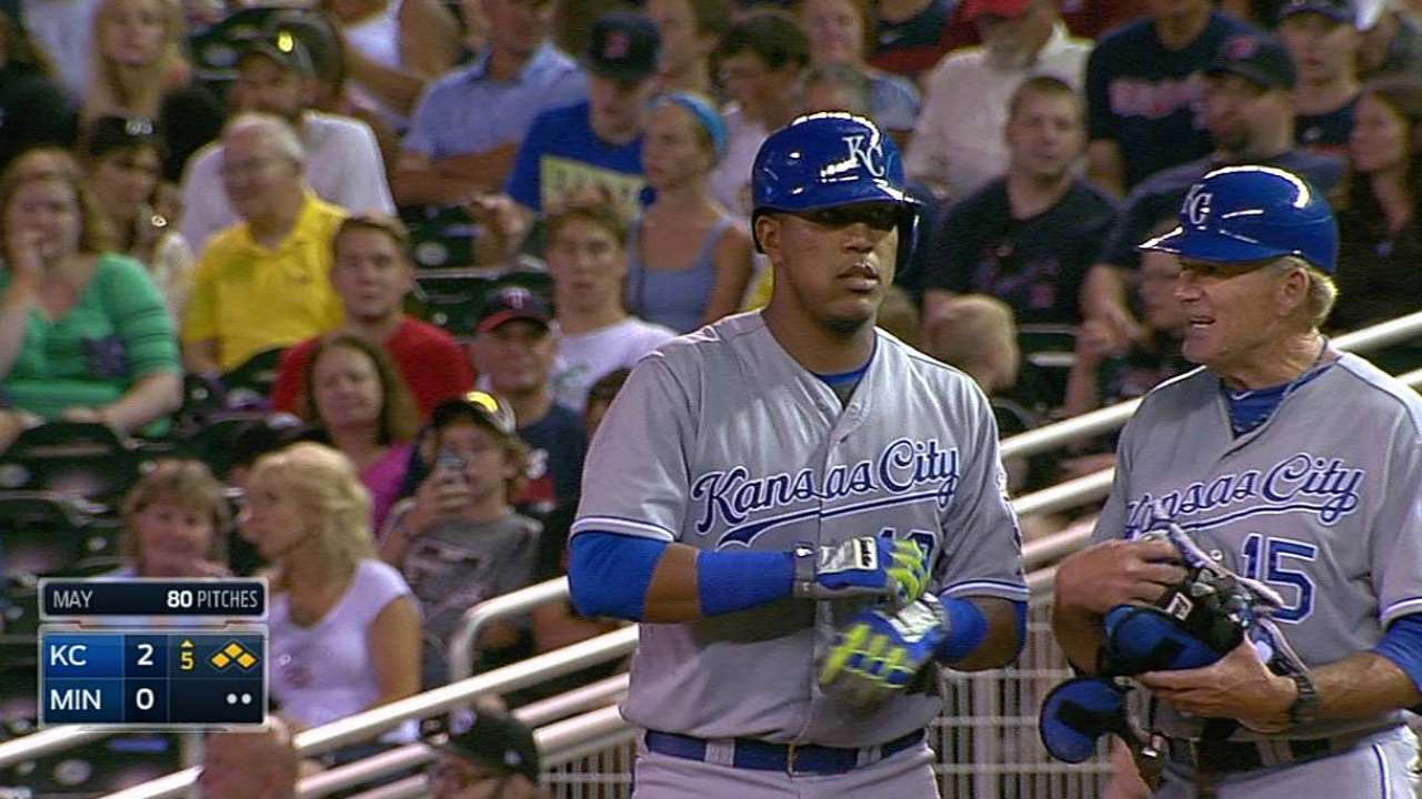 Vargas, bates mantuvieron encendidos a los Reales
