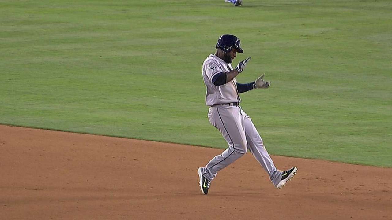 Almonte pega 4 hits pero Padres caen con Dodgers
