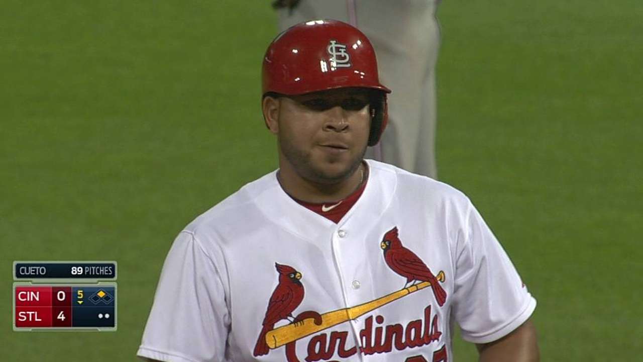 Cardenales barren a Rojos y ya 'huelen' la cima