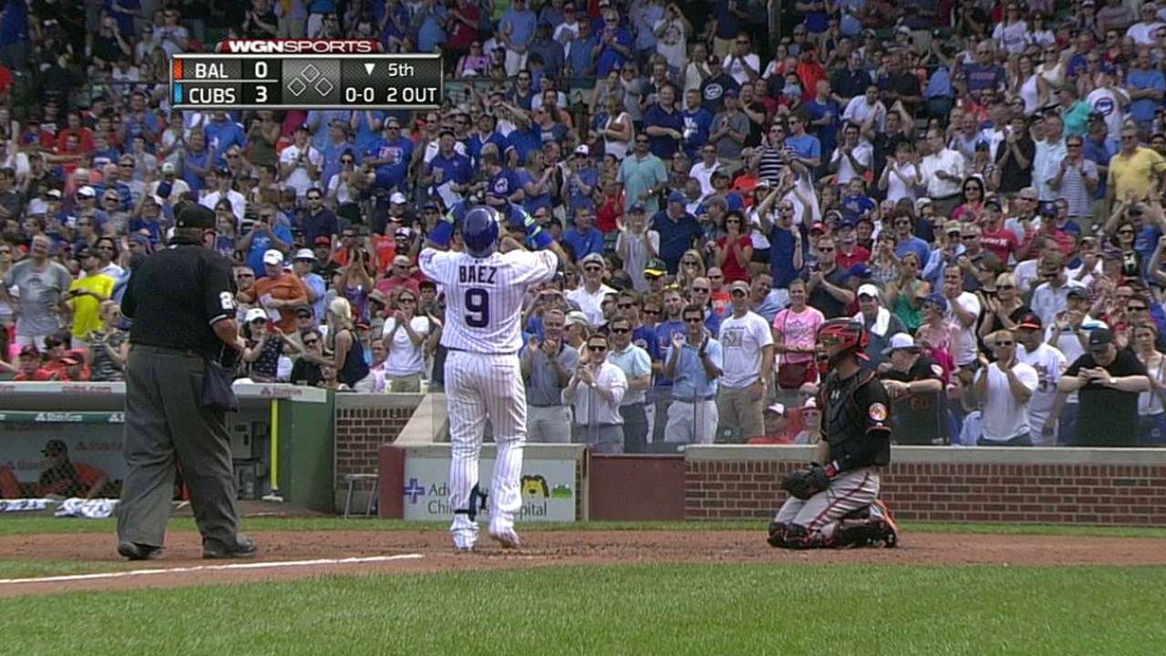 Cachorros vencen a Orioles con HR de Báez, Valbuena