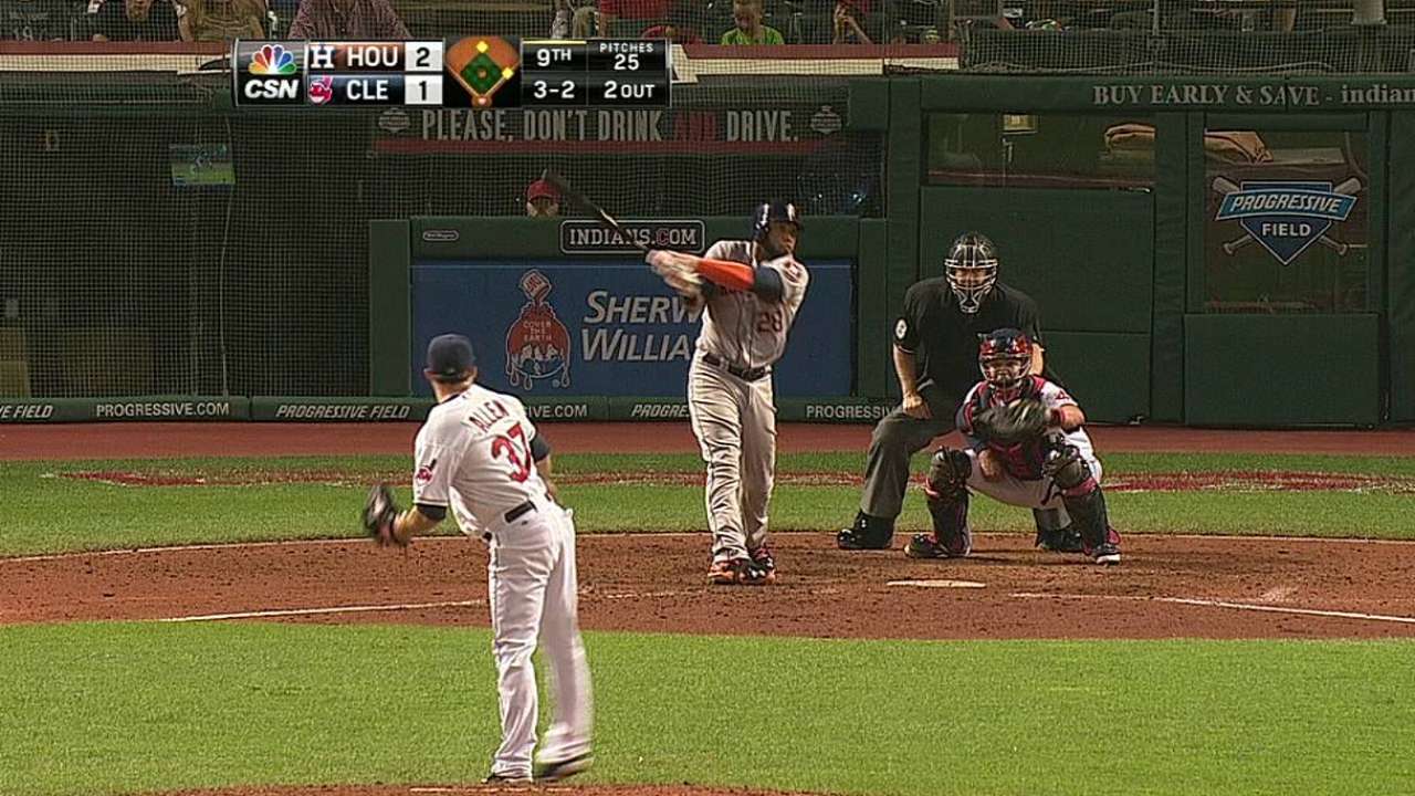 Jonrón de Singleton sentencia victoria de Astros