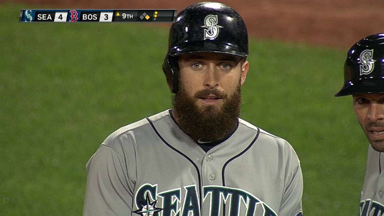 Marineros anotan cinco en la 9na y vencen a Boston