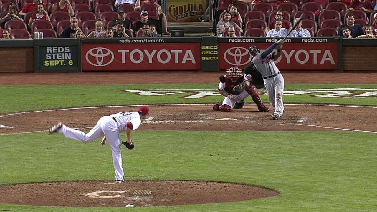 Jonrón de Upton da triunfo a Bravos en la doceava