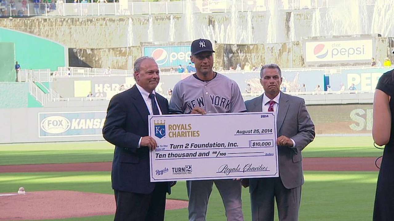 Royals honor retiring Jeter with gift to foundation