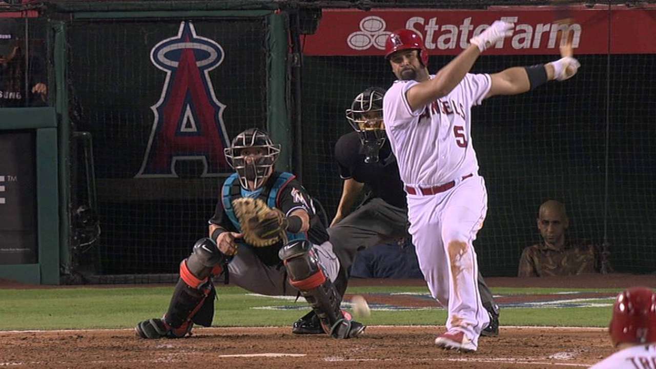 Pujols ayudó a Shoemaker a derrotar a los Marlins