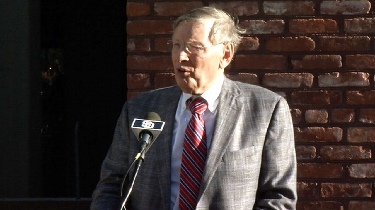 Padres, City of San Diego pay homage to Selig