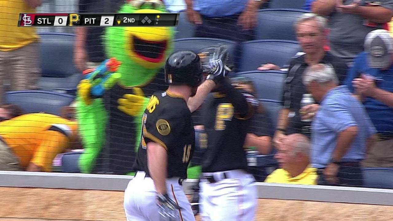Con jonrón de Davis, Piratas superaron a Cardenales