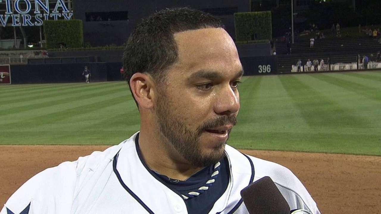 Rivera y Padres dejaron tendidos a los Cerveceros