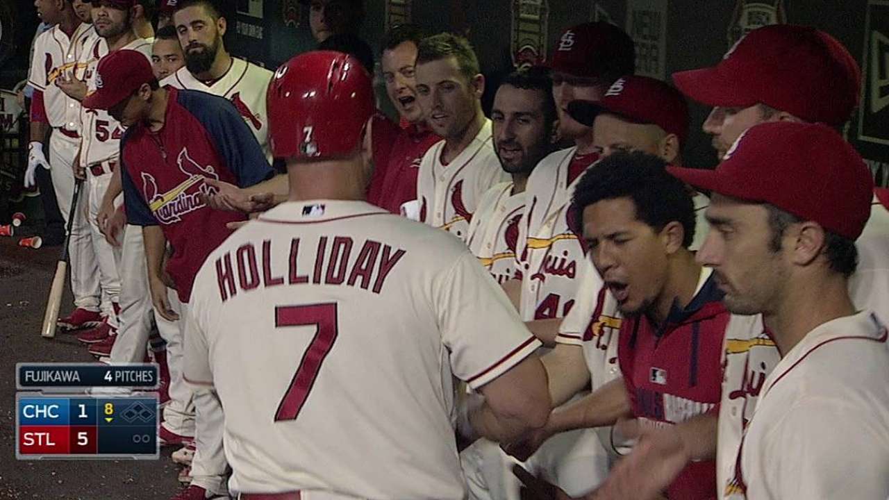 Holliday lideró remonte de San Luis sobre Chicago