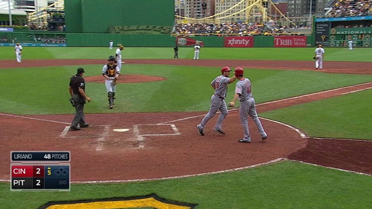 Rojos se imponen a Piratas de la mano de Cueto