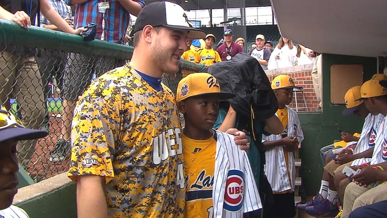 Cubs welcome Jackie Robinson West to Wrigley