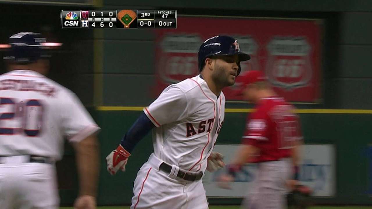 Altuve tuvo cuatro hits y Astros doblegaron a Angels