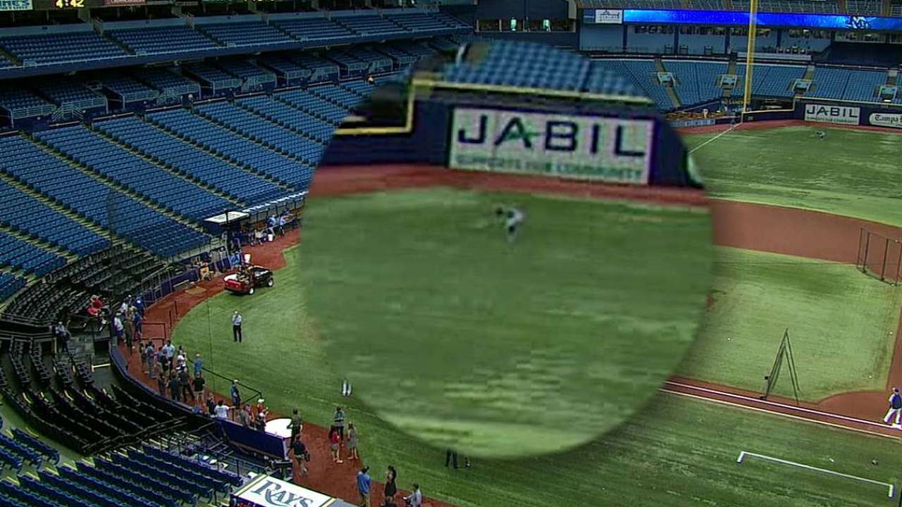 Dickey fine after being hit in head during BP