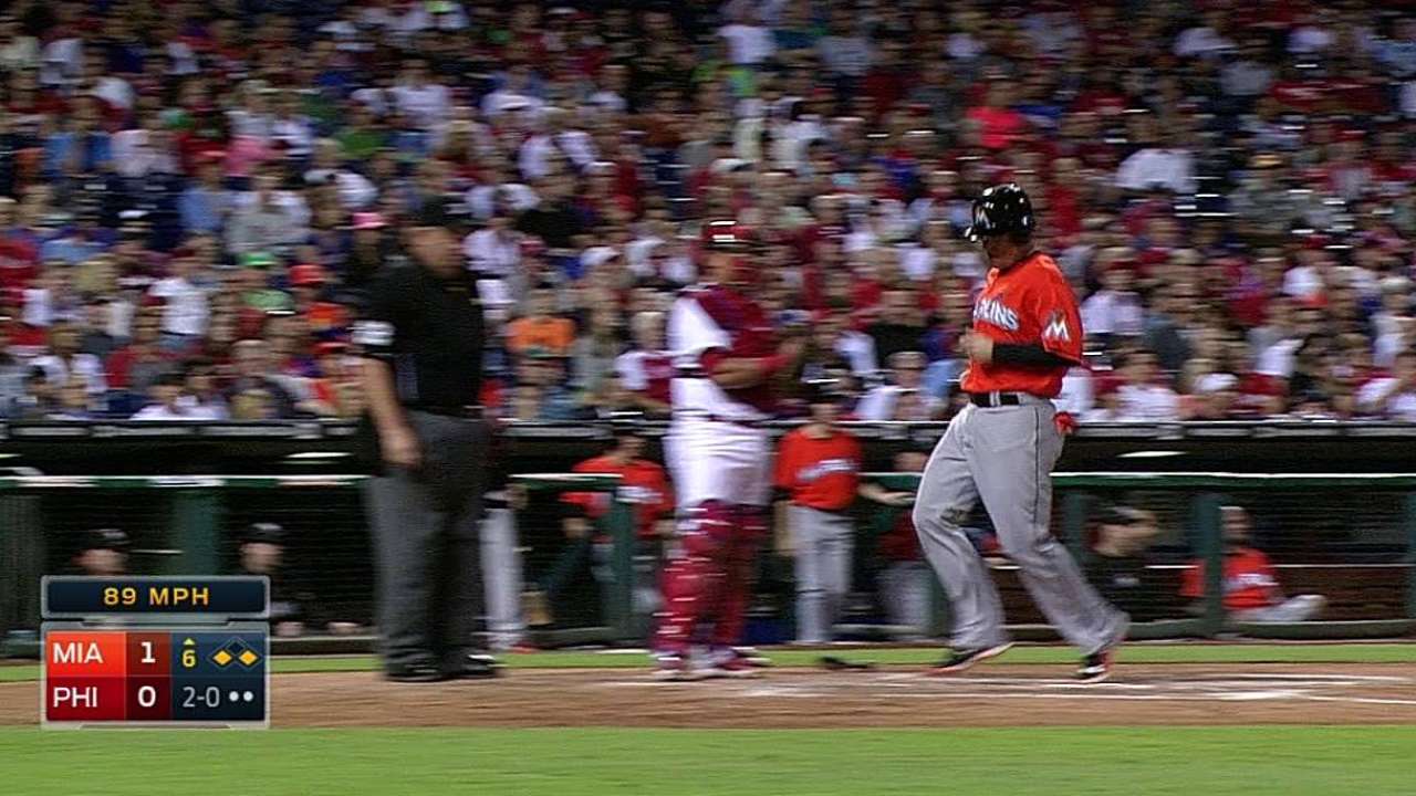 Álvarez luce en la loma pero Marlins caen con Filis