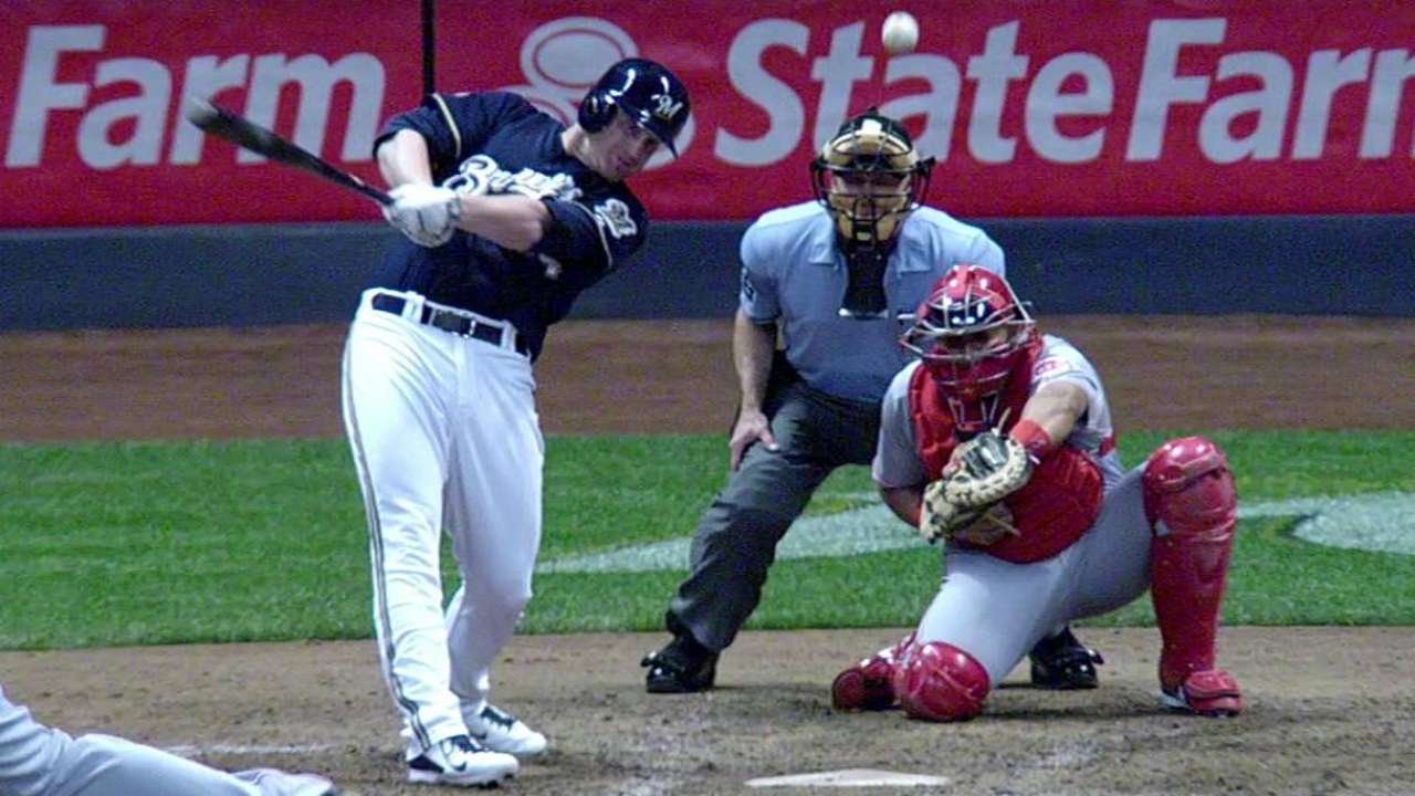 Overbay pega el hit de oro en victoria de Cerveceros