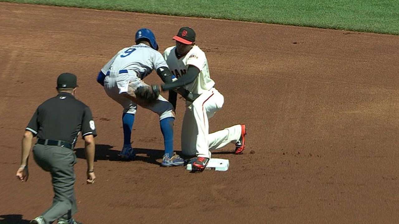 Review overturns Giants' pickoff of Gordon