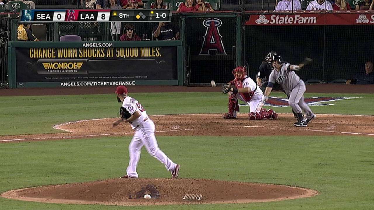 Iwakuma stumbles as Mariners fall back