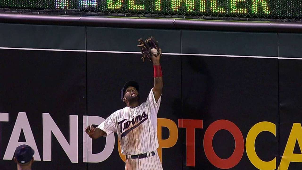 Santana's jumping catch