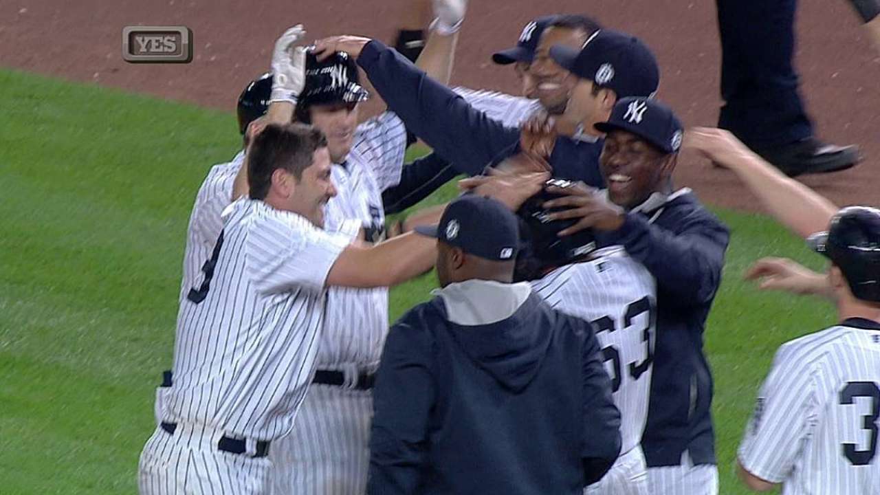 Yanks walk off on error to gain in Wild Card