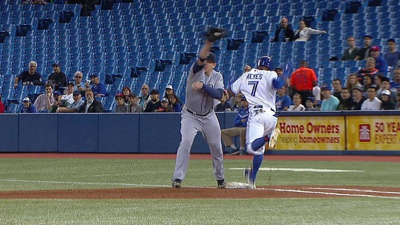 Mariners win challenge on close play at first