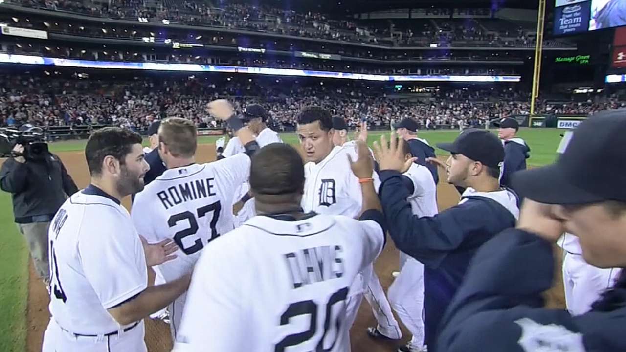 Miggy's walk-off single keeps Tigers' lead at one