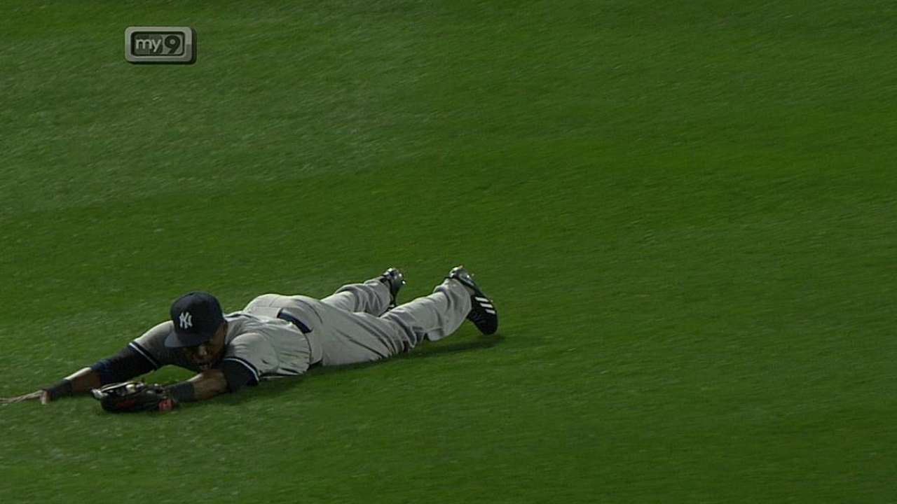 Braves claim Perez off waivers from Yankees