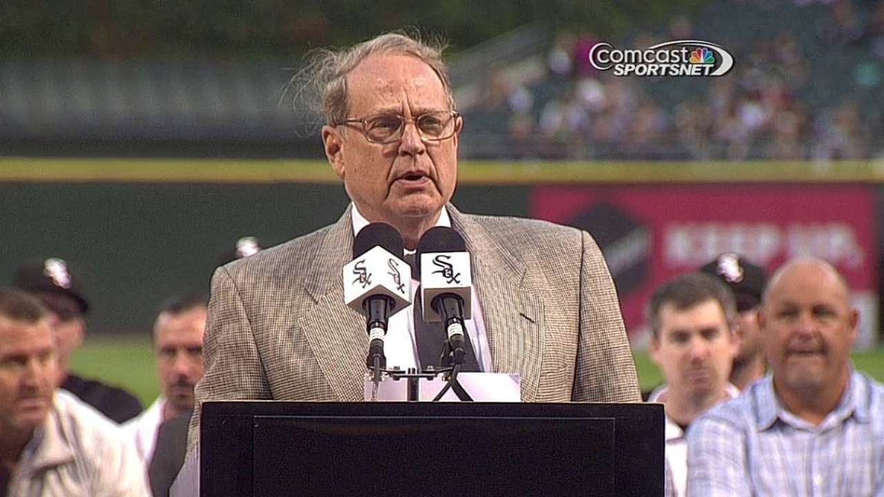 Reinsdorf shares memories, special gift with Konerko