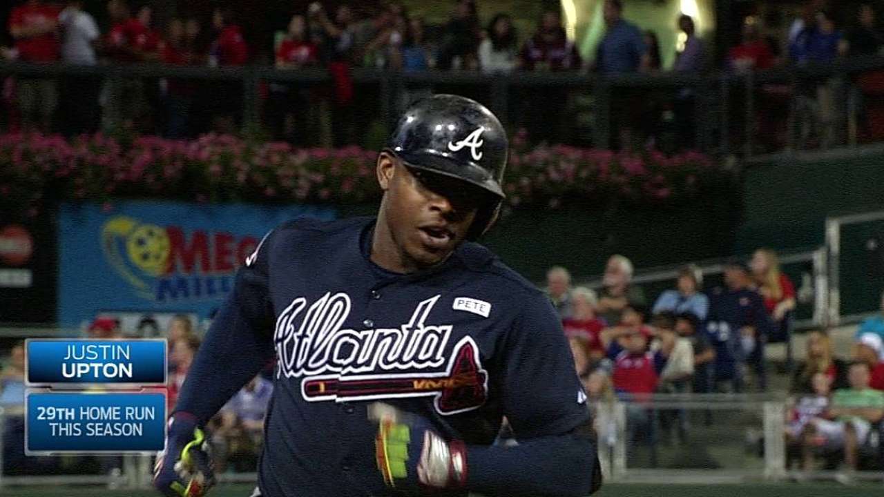 Poder de hermanos Upton eleva a Bravos sobre Filis