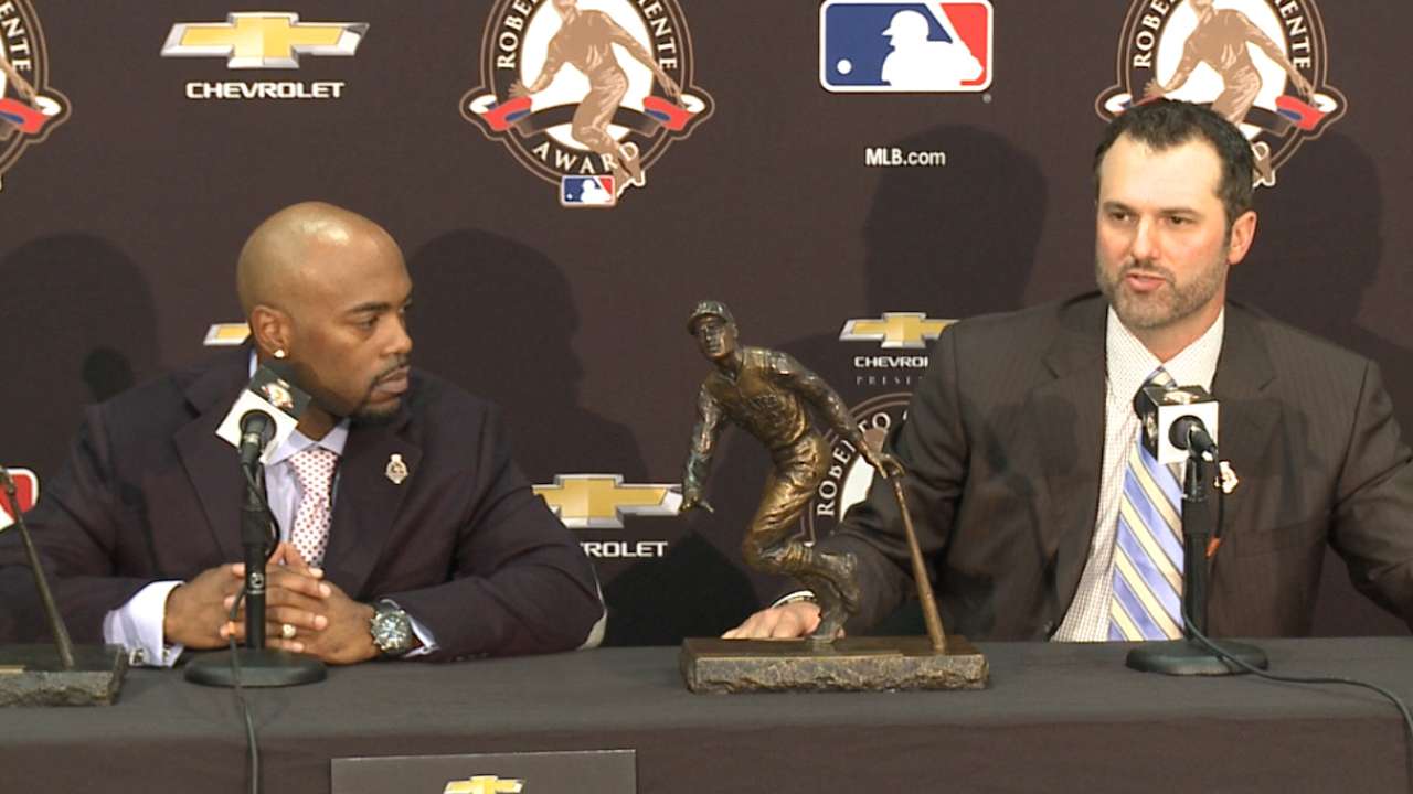 Konerko caps stellar career with Clemente Award