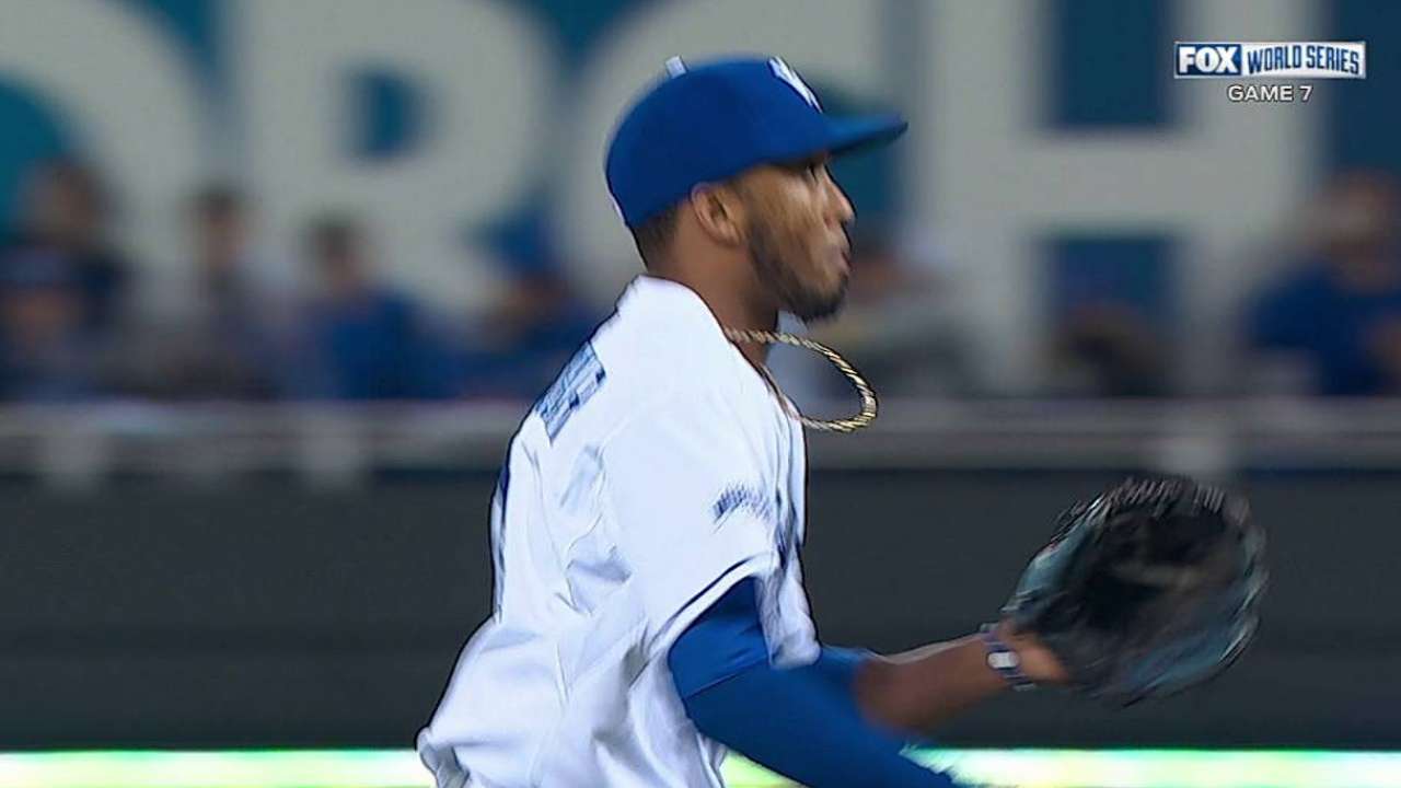 Herrera ends 4th-inning threat