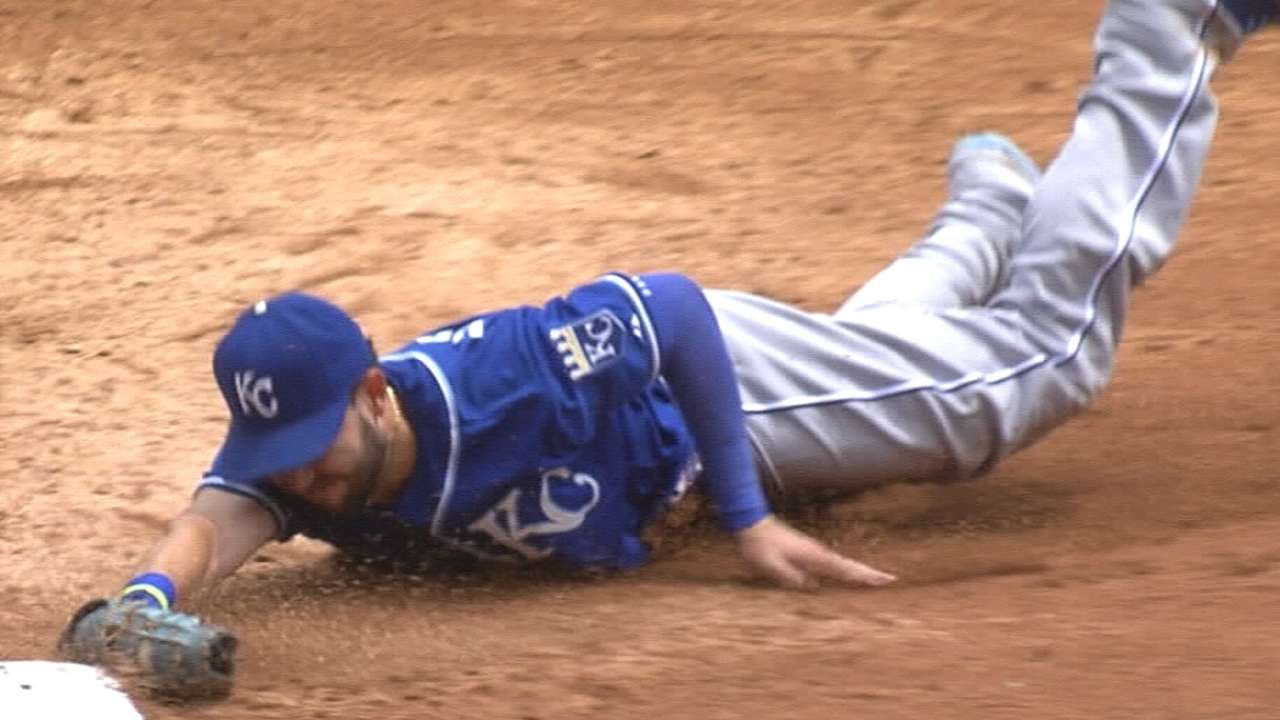 Hosmer wins second Gold Glove