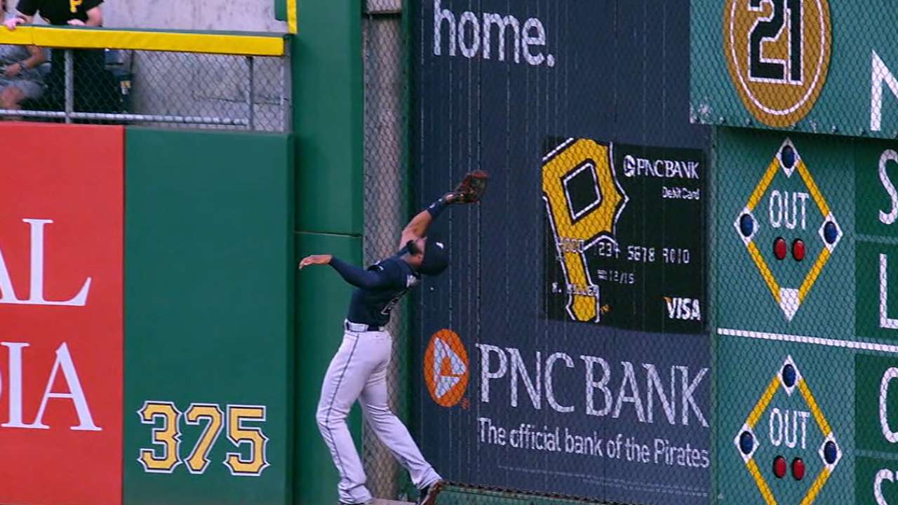 Royals, Braves feature top Defensive Players