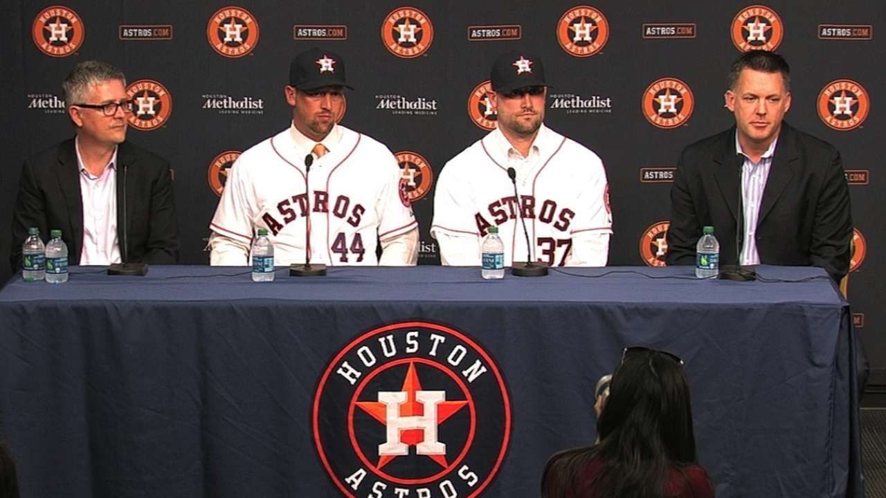 Gregerson, Neshek join Astros