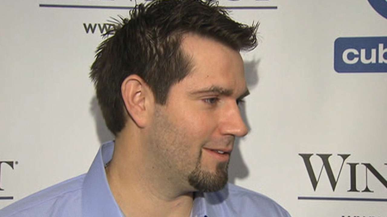 Hammel re-introduced after signing 2-year deal with Cubs