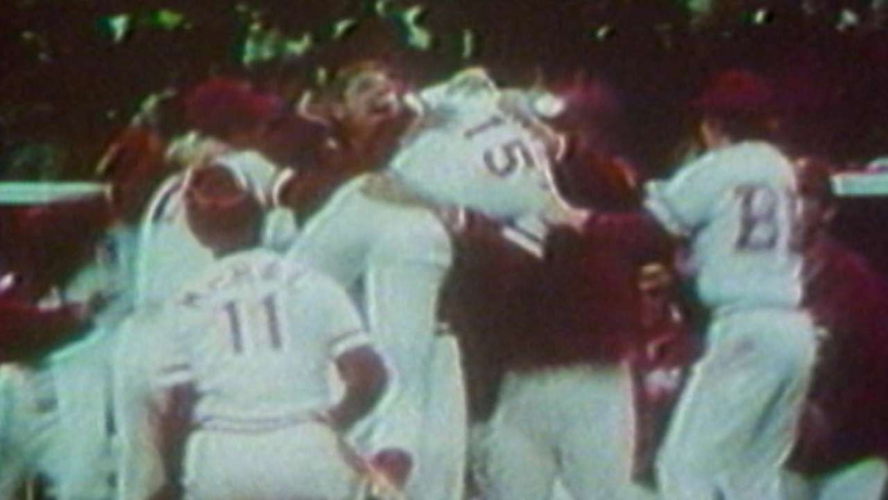 Reds win it on wild pitch