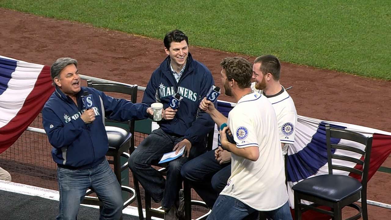 Cruz highlights first day of Mariners FanFest