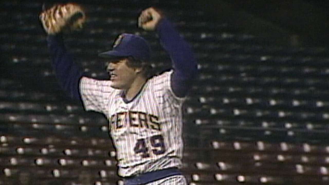 Former Brewers great Higuera lands on Walk of Fame