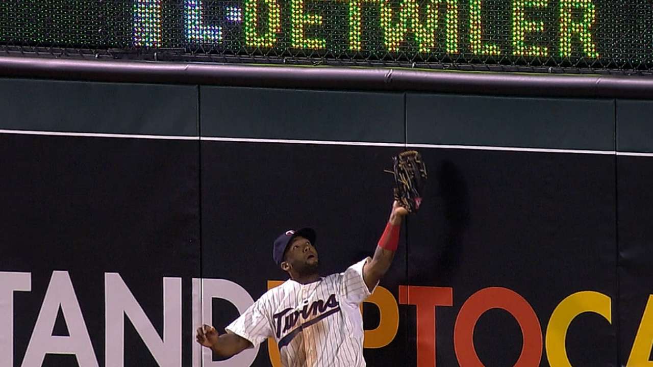 Santana looking to settle in as Twins' shortstop