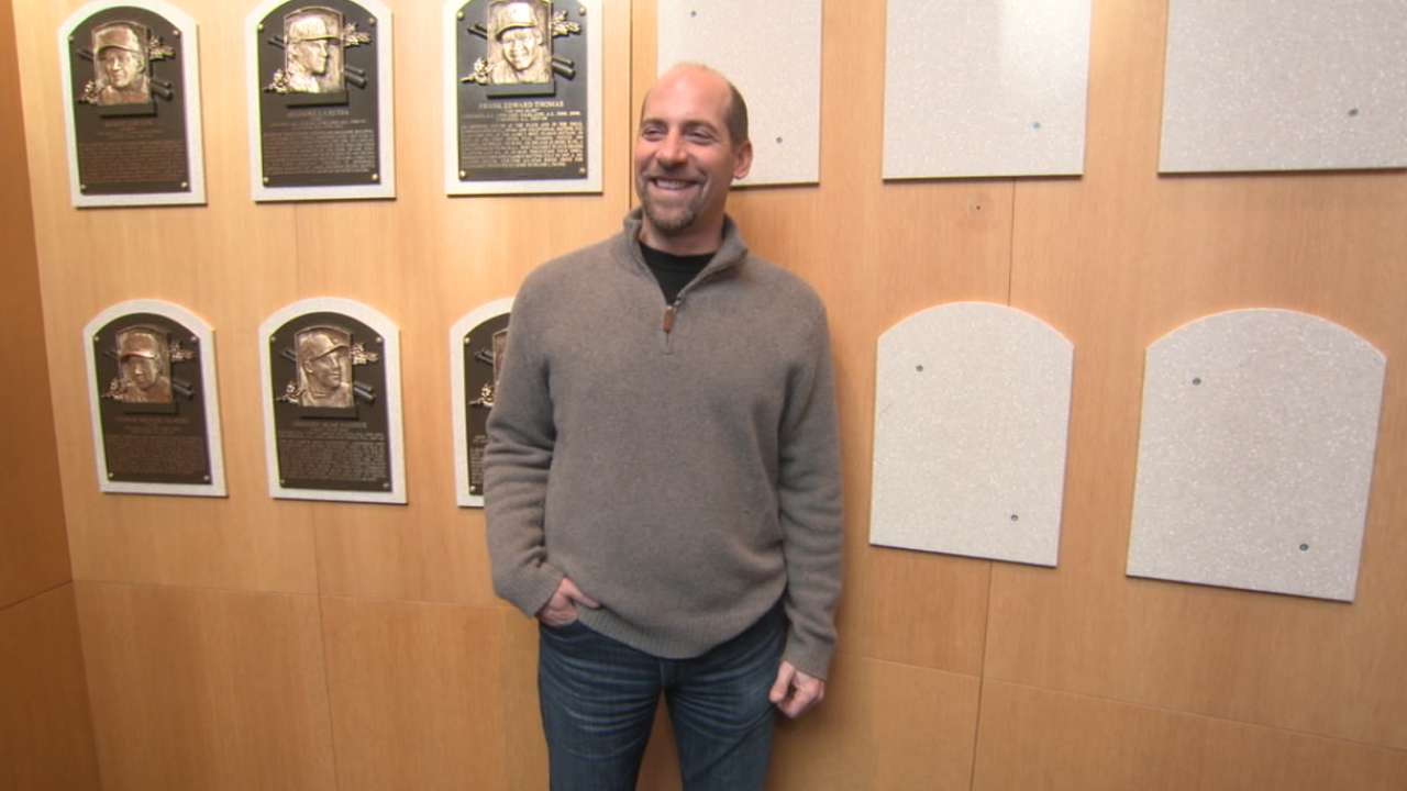 Tour of Hall reunites Smoltz with Braves history