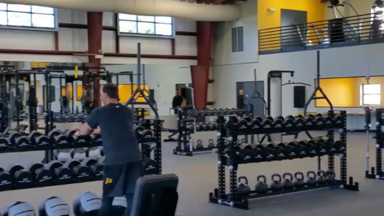 Pirates go to work at new Performance Center