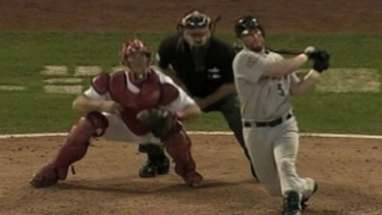 Bagwell's single ties it in 9th