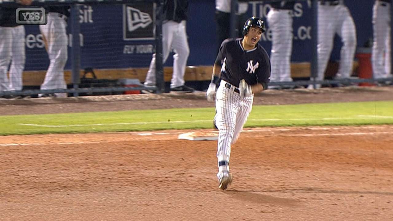 Flores caps Yanks' comeback with walk-off blast