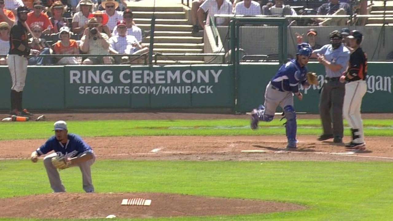 Grandal throws out Pagan