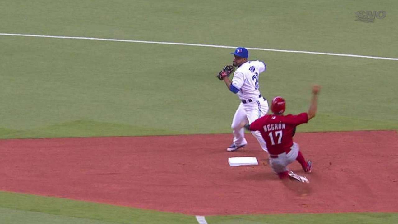 Reyes starts double play