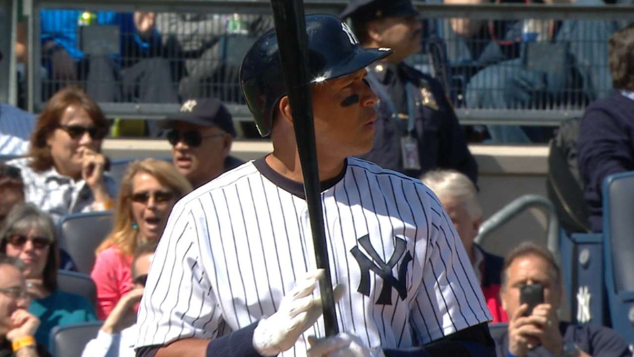 A-Rod walks in return to Stadium