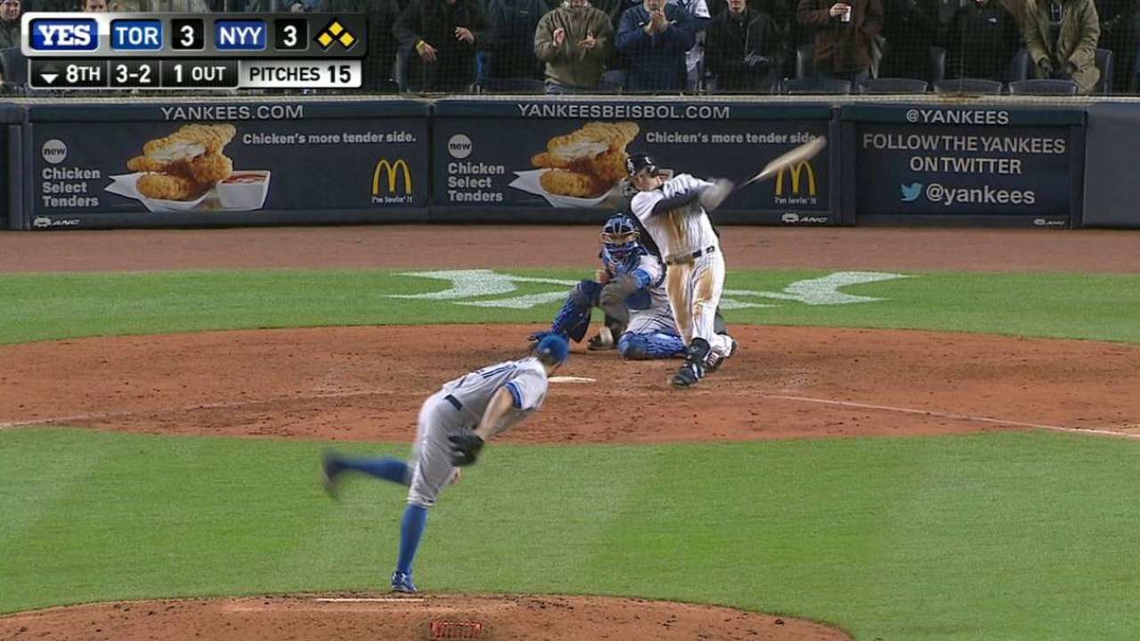 Yankees reaccionan para imponerse a Azulejos