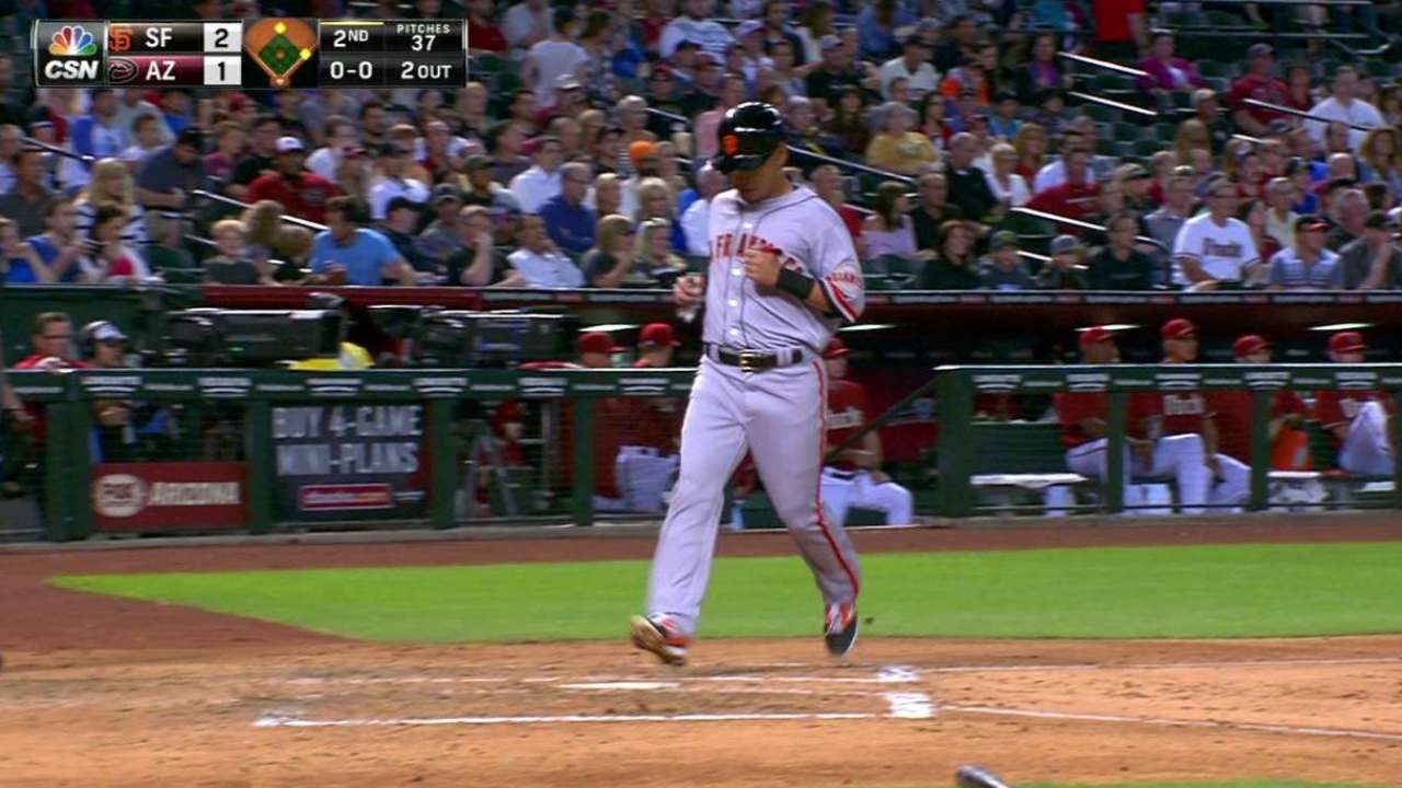 Giants top D-backs to give Heston first win