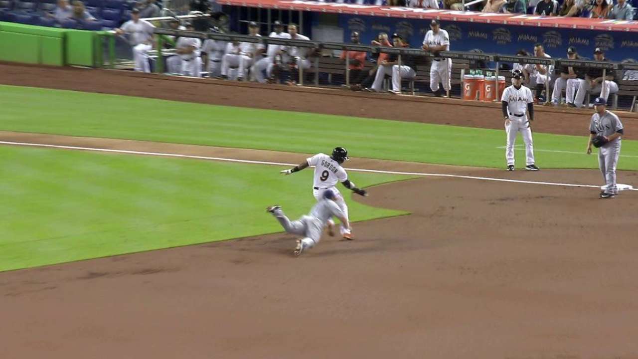 Rays get Gordon in rundown